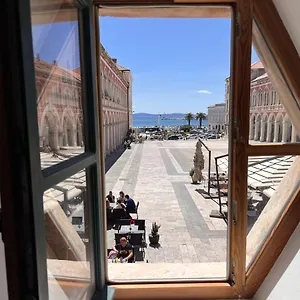 On The Square , Split Croatie