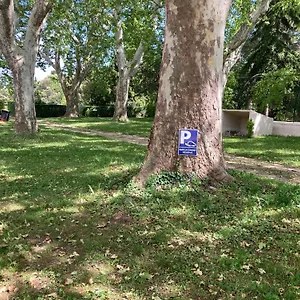 Mas Neuf De Romanin : Mas Provençal Familial , Saint-Rémy-de-Provence France